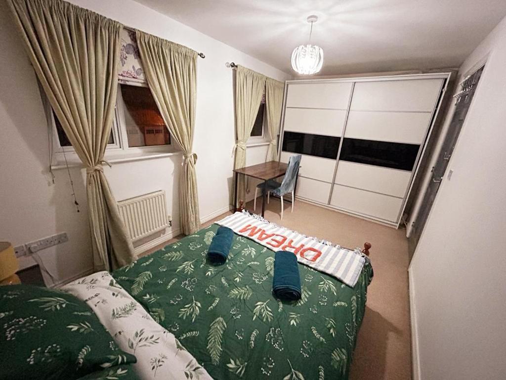 Queens Rooms, A Perfect Stay, Next To Shopping Parks And Central Manchester Exteriör bild